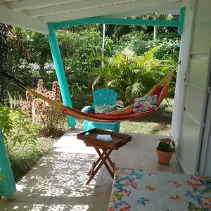 Hébergement de vacances Cajou Dans Domaine Tropical Ventilé à Sainte-anne